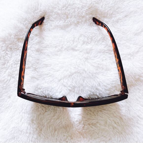 Stella Tortoise Brown Classic Sunglasses - Picture 6 of 11